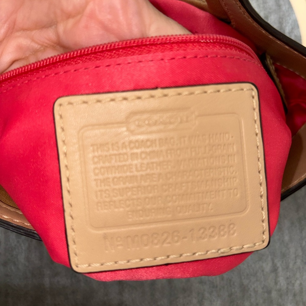 Coach Elegant Tan Leather Shoulder or clutch Bag - Picture 6 of 6